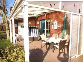 Ferienhaus Huus Wattenmeer in Nessmersiel mit Garten, Terrasse, Sauna, Räder, und Grill